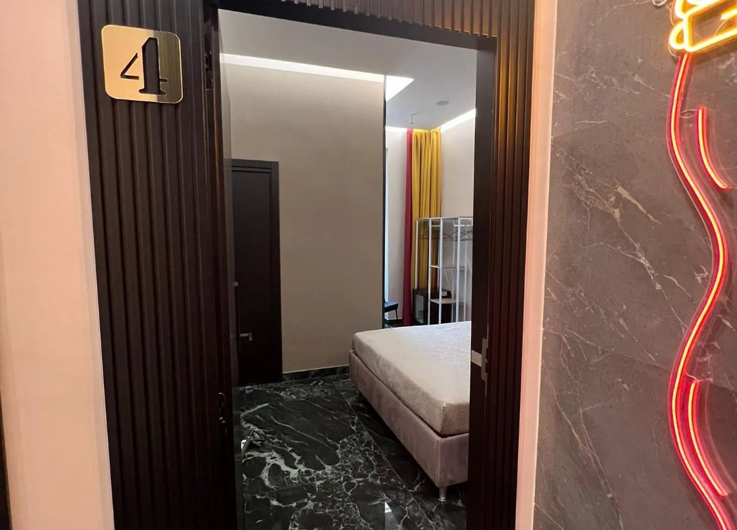 Lucignoloroom Stazione Centrale Napoli 0*, Naples