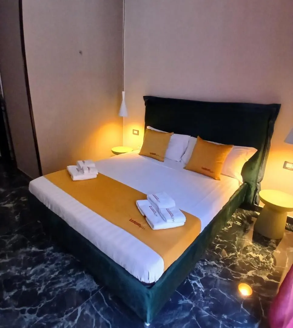 Lucignoloroom Stazione Centrale Napoli 0*, Naples Italy