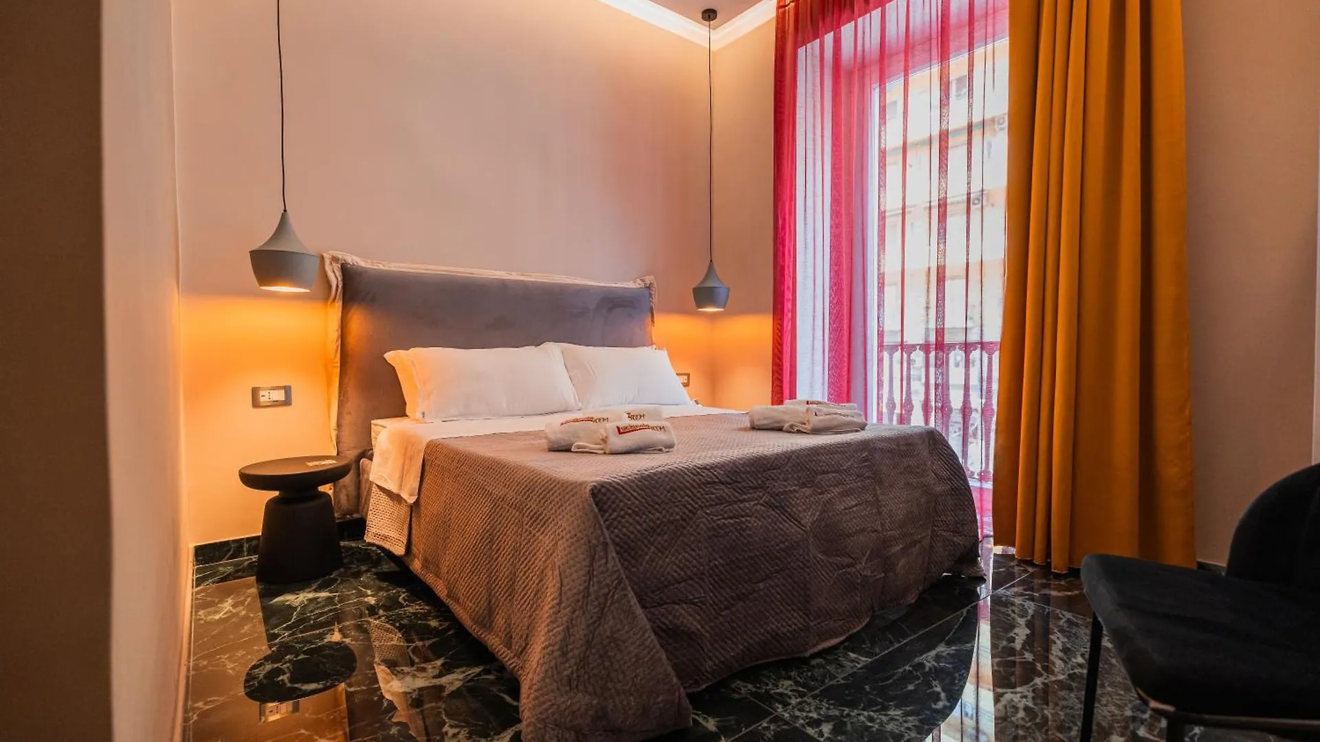 Lucignoloroom Stazione Centrale Napoli 0*, Neapel Italien