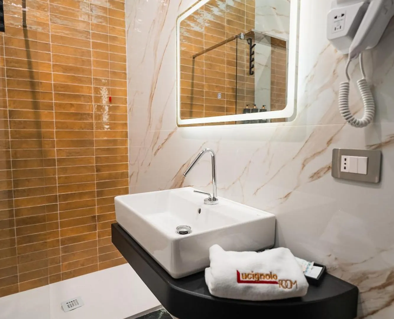 Lucignoloroom Stazione Centrale Napoli 0*, Neapel Italien